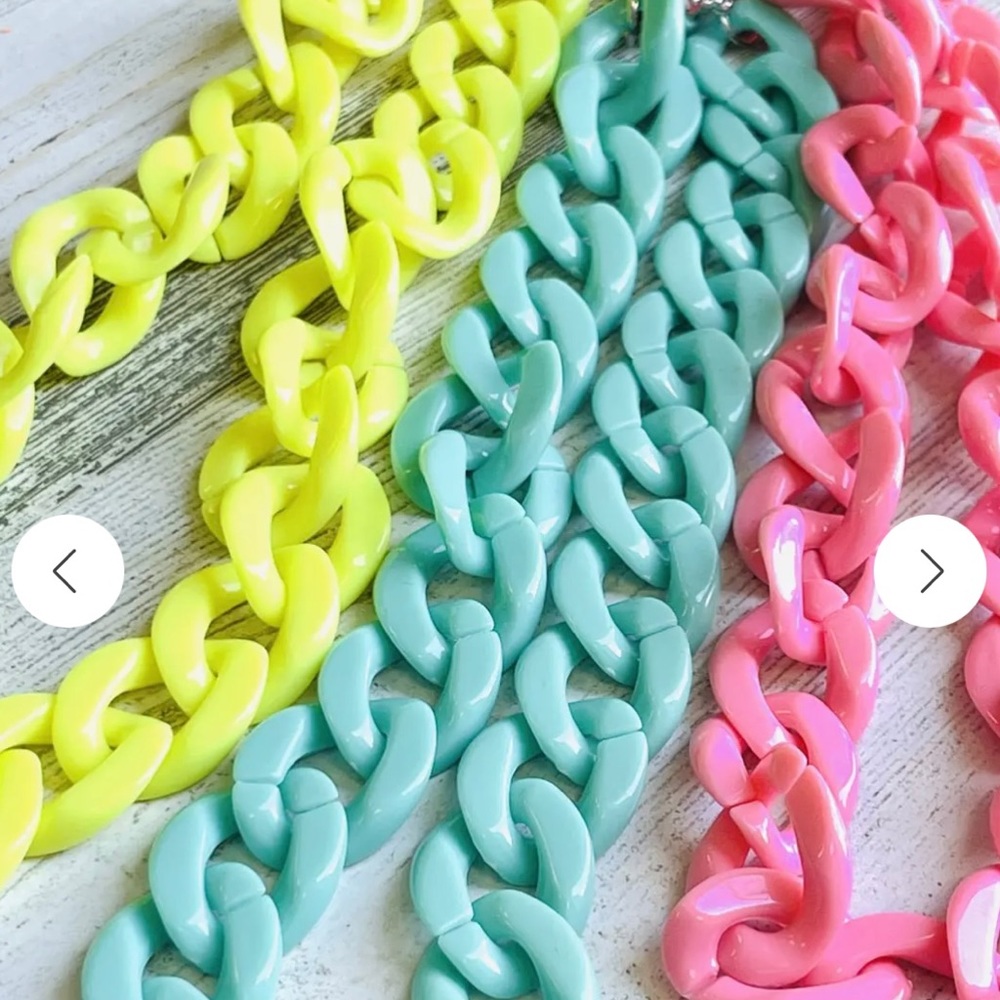 Emma Evelyn Chunky Acrylic Yellow Chain Necklace
